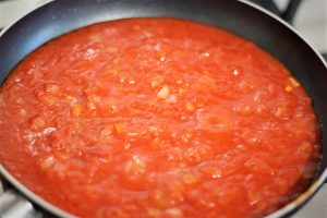 simmer the seasoned tomato sauce