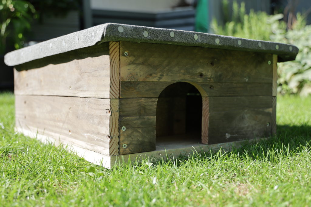 how-to-make-a-simple-hedgehog-house-from-scrap-pallet-wood